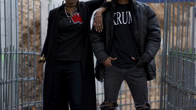 Explosive chest pop in a night street session