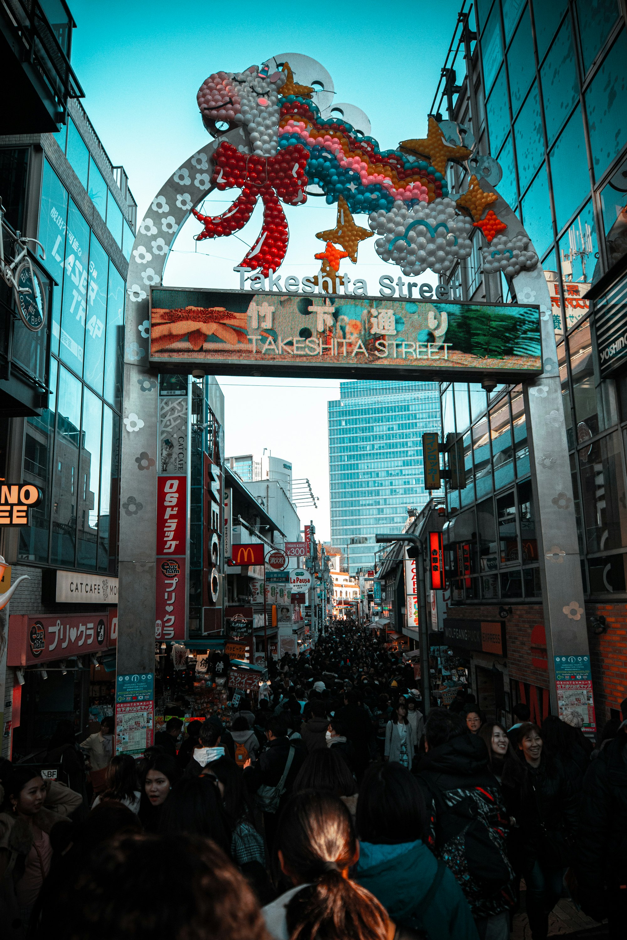 Playful hair color and details