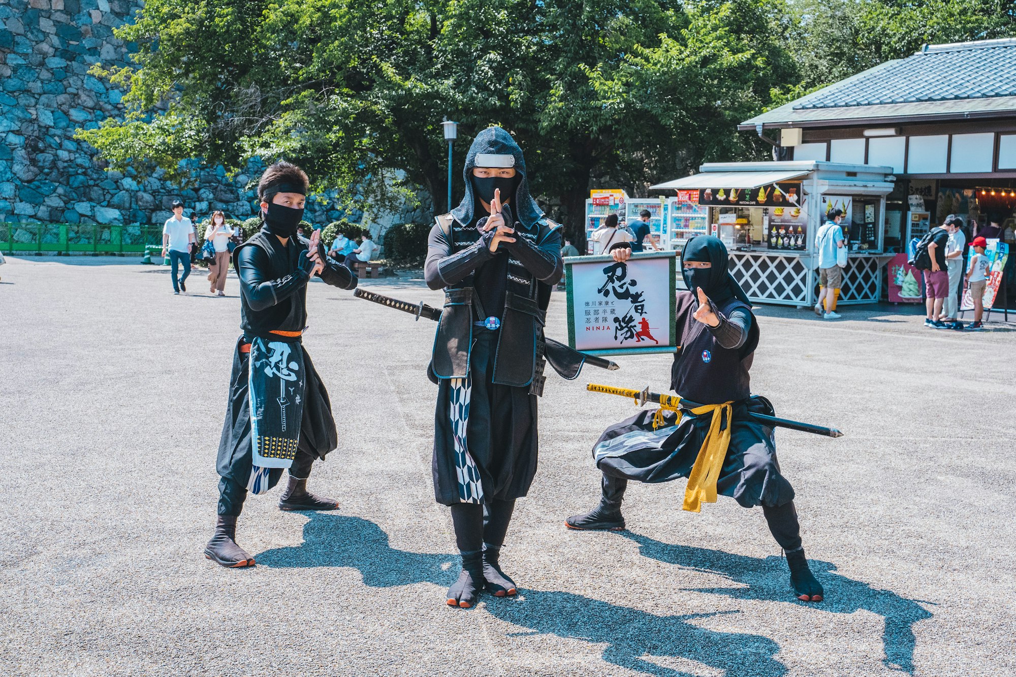 Between lanterns and shadow