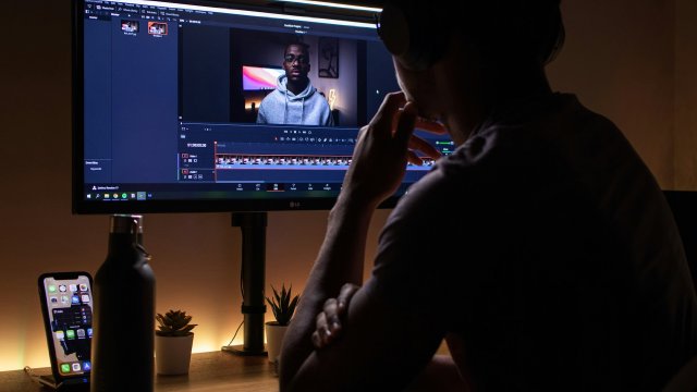 Creator filming with a mirrorless camera and soft light